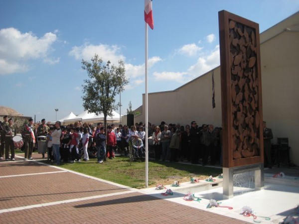 Inaugurazione piazzetta Brigata Sassari e Monumento ai Caduti 16/04/2010