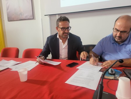 FIRMATI GLI ACCORDI PER I PROGETTI DI SVILUPPO DEL TERRITORIO. IMMAGINI DEL TAVOLO ISTITUZIONALE SVOLTO IL 28/09/2022 NEL COMUNE DI SIMAXIS PRESSO IL CENTRO SOCIALE